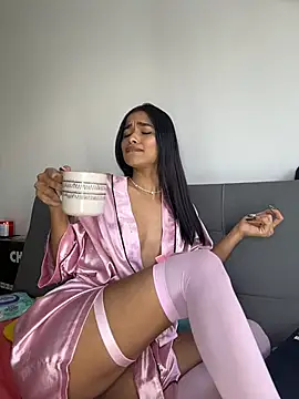 Bella Smithe online show from March 15, 1:50 pm