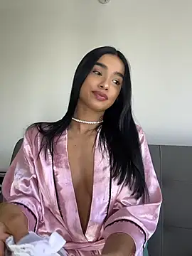 Bella Smithe online show from April 12, 3:17 pm