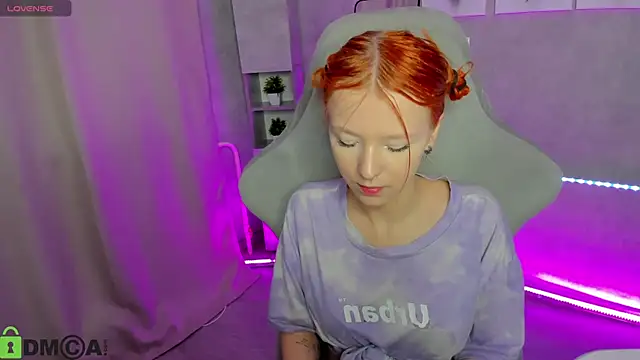 Emma Dusk online show from April 21, 3:02 am