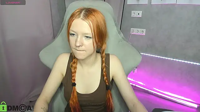 Snapshot of Emma_Dusk chatting on April 29, 12:59 am Emma Dusk online show from April 29, 12:59 am