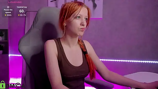 Snapshot of Emma_Dusk chatting on May 15, 12:17 am Emma Dusk online show from May 15, 12:17 am