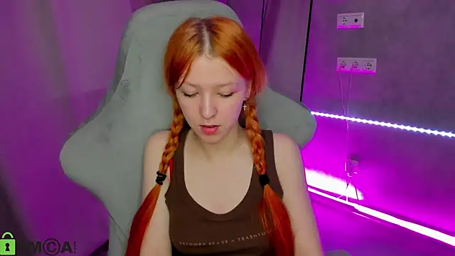 Snapshot of Emma_Dusk chatting on May 20, 12:39 am Emma Dusk online show from May 20, 12:39 am
