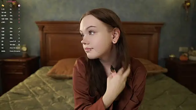 LeahAllsop online show from March 28, 2:22 am