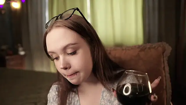 LeahAllsop online show from April 18, 4:38 am