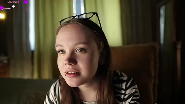 LeahAllsop online show from April 23, 3:41 am