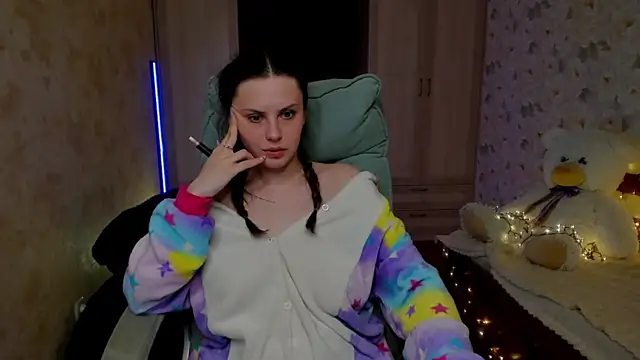 LoraTempt online show from April 16, 7:36 pm