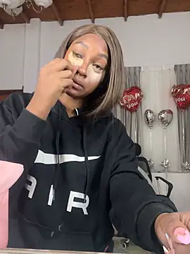 LiaTrainor online show from March 23, 11:47 am