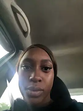 LiaTrainor online show from March 25, 12:44 pm