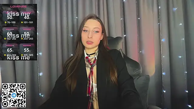 Emma Willson online show from April 27, 12:58 pm