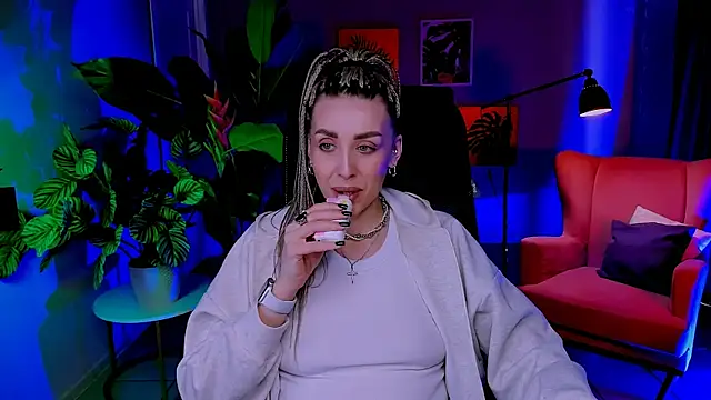 MonicaRiley online show from April 27, 11:08 am