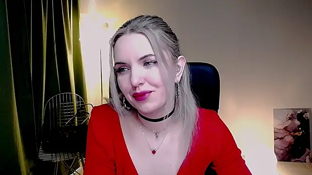 AliceSmite online show from April 7, 10:37 am