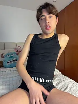 Snapshot of MatthewMoore_ chatting on June 3, 2:14 am MatthewMoore online show from June 3, 2:14 am