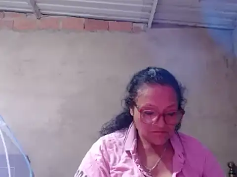 Snapshot of _BellaNocturna chatting on May 15, 2:40 am BellaNocturna online show from May 15, 2:40 am