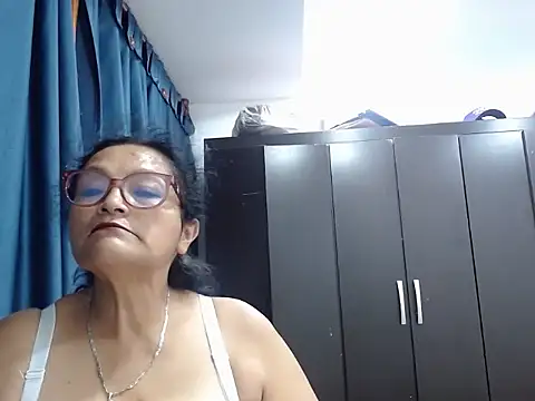 Snapshot of _BellaNocturna chatting on May 27, 2:41 am BellaNocturna online show from May 27, 2:41 am