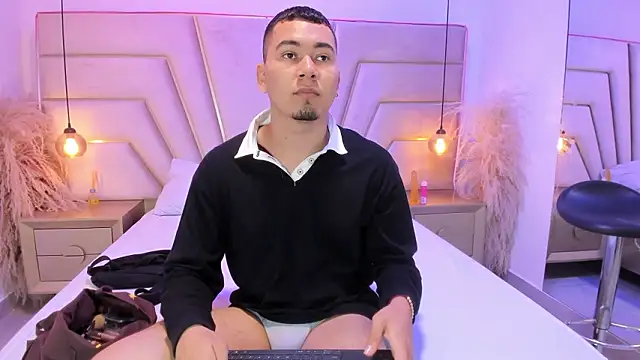 Max Huntter online show from March 7, 1:24 am