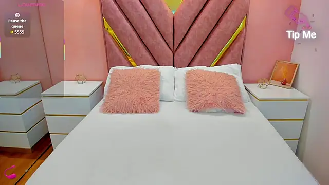 chloe larson online show from April 17, 11:35 am