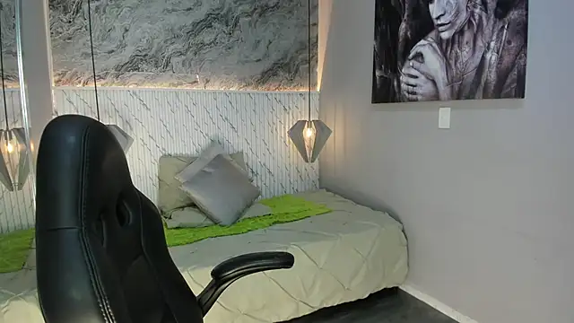 Esmeralda  18 online show from April 20, 7:04 pm