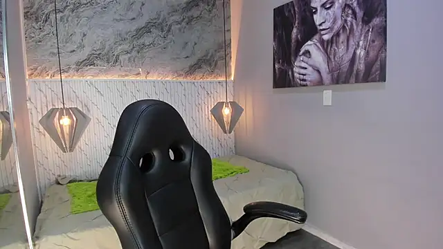 Esmeralda  18 online show from April 21, 7:50 pm