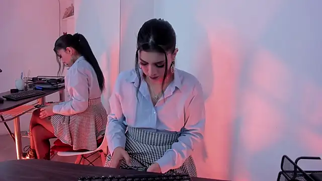 jaade doll online show from April 27, 1:31 pm