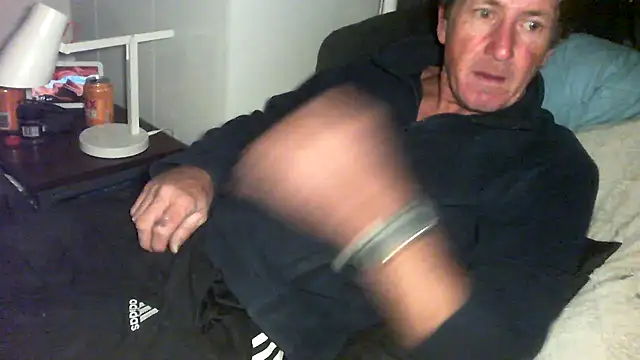 Snapshot of MrBombasticxxx chatting on April 4, 5:21 pm MrBombasticxxx online show from April 4, 5:21 pm