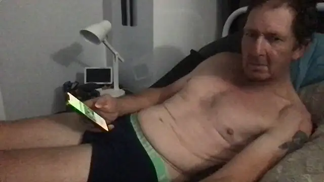 Snapshot of MrBombasticxxx chatting on April 6, 12:17 pm MrBombasticxxx online show from April 6, 12:17 pm