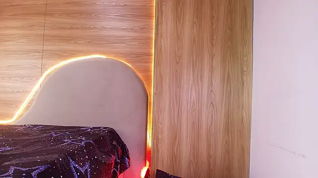 kiara lp online show from April 10, 4:17 am