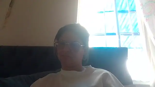 Jiwon Han online show from May 15, 8:05 pm