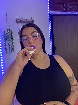 Snapshot of michellesexxxy3 chatting on June 11, 4:10 am michellesexxxy3 online show from June 11, 4:10 am