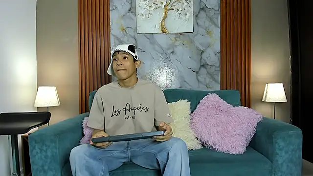 Snapshot of SKINNY_BOYXXX chatting on March 7, 7:16 am SKINNY BOYXXX online show from March 7, 7:16 am