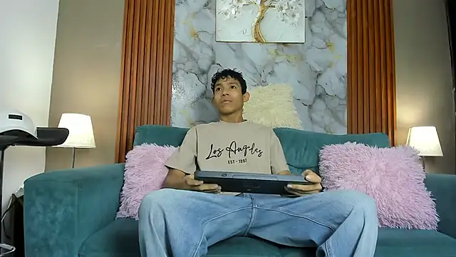 SKINNY BOYXXX online show from March 13, 7:37 am