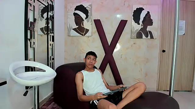 SKINNY BOYXXX online show from April 16, 7:20 am