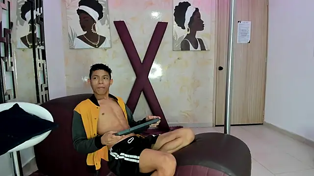 SKINNY BOYXXX online show from April 23, 7:52 am