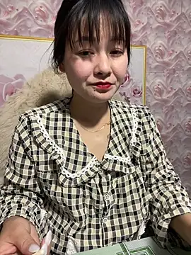 Little Muse78 online show from April 3, 1:42 pm