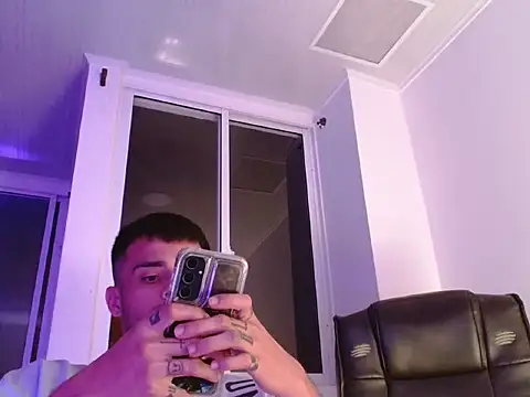 Snapshot of Bad_Boy_Carter69 chatting on March 21, 3:11 am Bad Boy Carter69 online show from March 21, 3:11 am