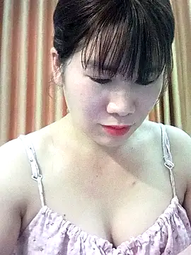 Snapshot of Bondgirl_9 chatting on May 12, 7:38 am Bondgirl 9 online show from May 12, 7:38 am