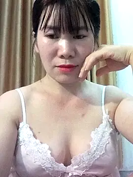 Snapshot of Bondgirl_9 chatting on May 13, 5:32 pm Bondgirl 9 online show from May 13, 5:32 pm