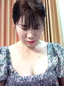Snapshot of Bondgirl_9 chatting on May 14, 7:48 am Bondgirl 9 online show from May 14, 7:48 am