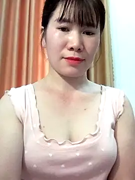 Snapshot of Bondgirl_9 chatting on May 16, 6:21 am Bondgirl 9 online show from May 16, 6:21 am