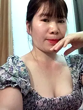 Snapshot of Bondgirl_9 chatting on May 21, 3:41 pm Bondgirl 9 online show from May 21, 3:41 pm