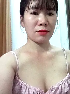 Snapshot of Bondgirl_9 chatting on May 29, 7:56 pm Bondgirl 9 online show from May 29, 7:56 pm