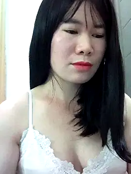 Snapshot of Bondgirl_9 chatting on June 11, 5:11 pm Bondgirl 9 online show from June 11, 5:11 pm