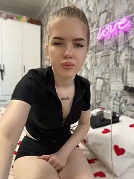 KayShaw online show from June 29, 3:35 am