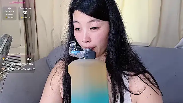 Snapshot of Tavie1744 chatting on June 5, 7:03 am Tavie1744 online show from June 5, 7:03 am