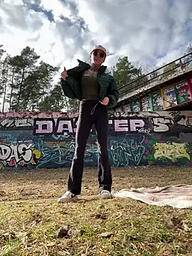 SkinnyLilly online show from March 12, 2:01 pm