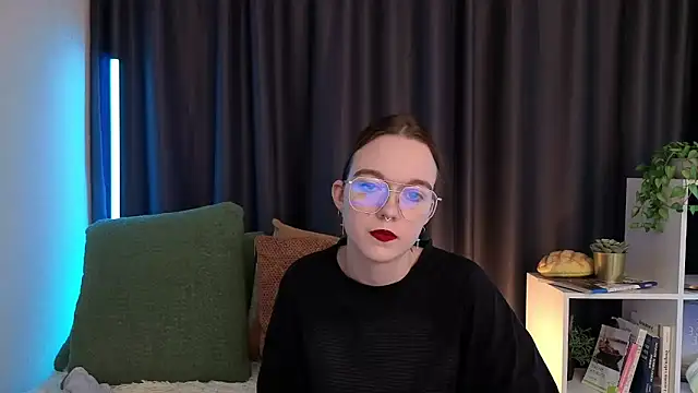 SunyLily online show from March 18, 6:38 am