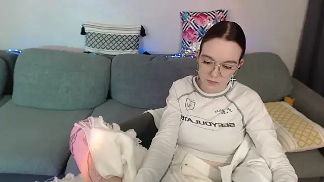 SunyLily online show from April 29, 6:17 am