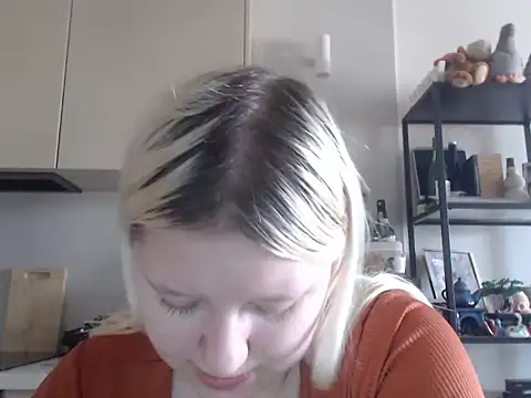 Snapshot of LenaSecret19 chatting on June 16, 5:43 am LenaSecret19 online show from June 16, 5:43 am