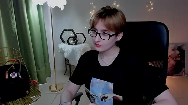 LixeLuna online show from March 14, 6:30 am