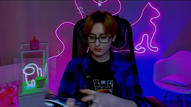 LixeLuna online show from April 4, 6:33 am