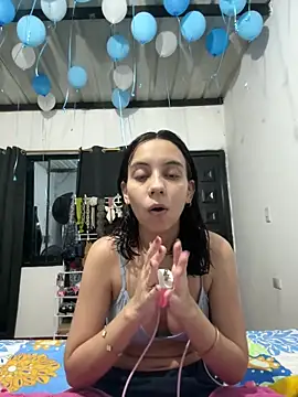 Snapshot of Nicole_Cute04 chatting on March 21, 3:44 am Nicole Cute04 online show from March 21, 3:44 am